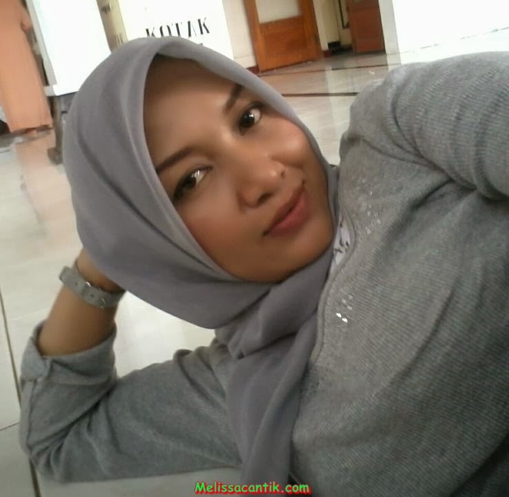 Foto Tante Muda Bandung Cantik Pakai Hijab (Hot 